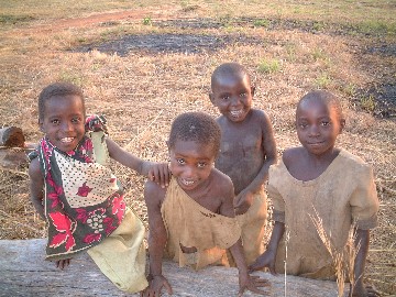 Sorriso dei bambini di Kasumo (Tanzania) - Entra in Home Page