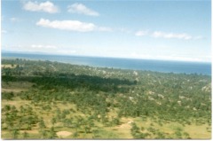 Vista panoramica della piana di Ujiji nei pressi del lago Tanganyika - click per ingrandire